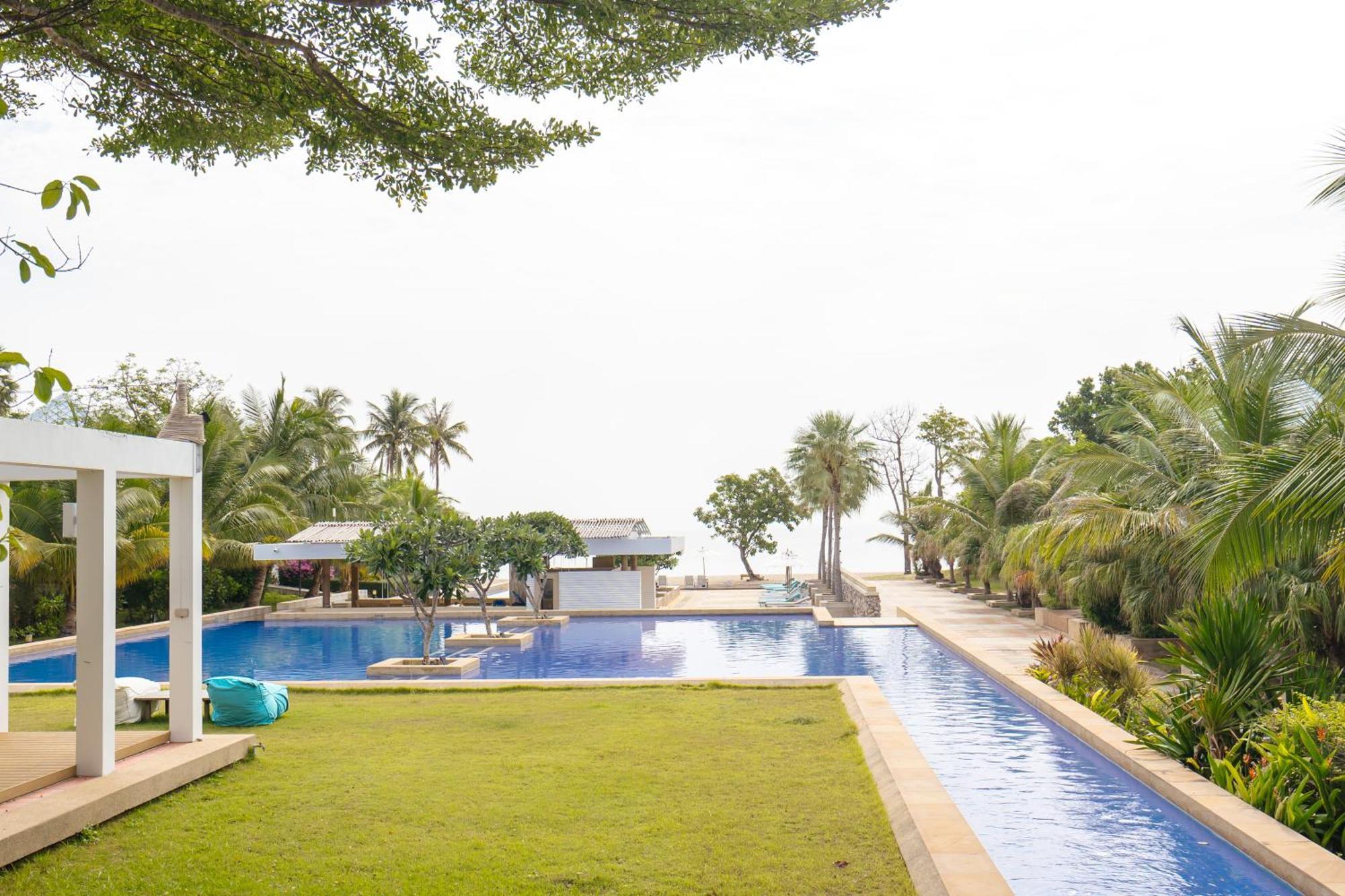 Sirarun Resort Ban Krut  Exterior photo